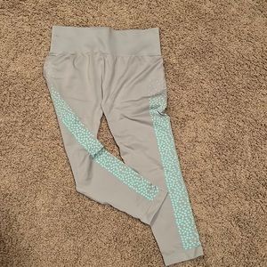 Fabletics size L capri leggings